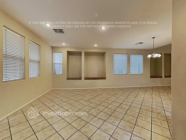 Foto del edificio - 765 Feather Ridge Dr