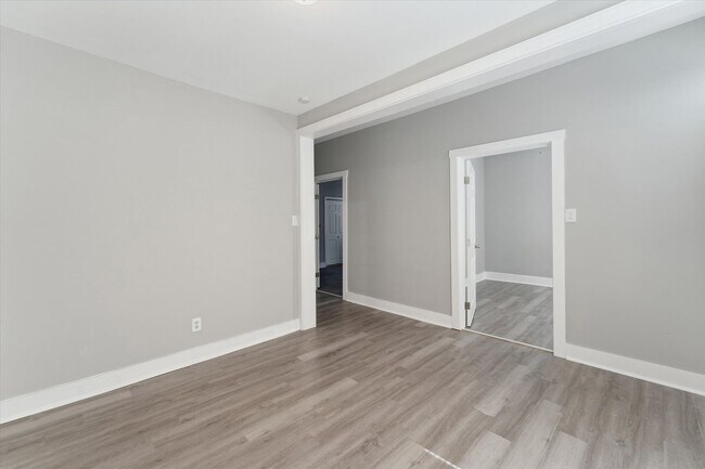 Building Photo - 1020 W 37th St