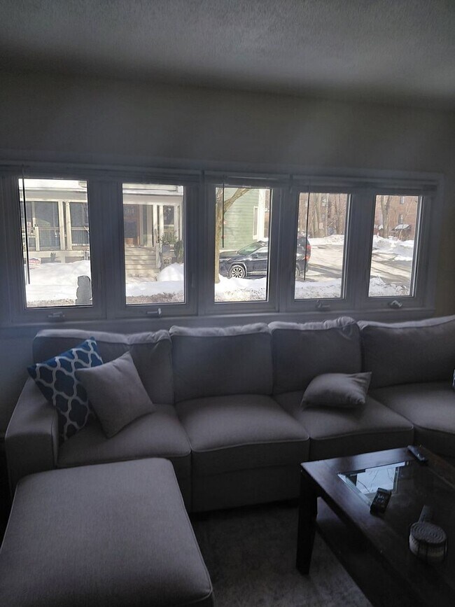 Foto del edificio - Nicely renovated 3 bed near BU for September 1!