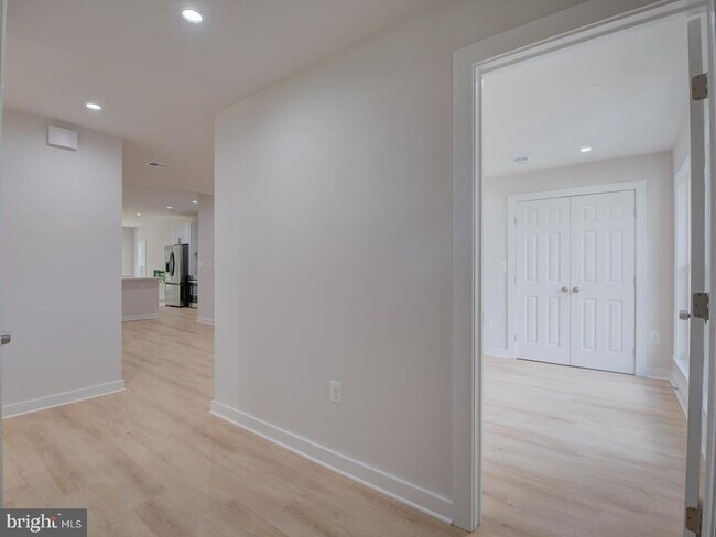 Foto del edificio - 14750 Jordan Ln