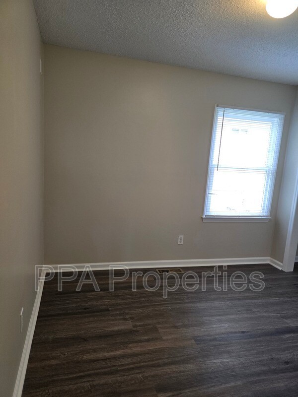 Building Photo - 2404 Francis St