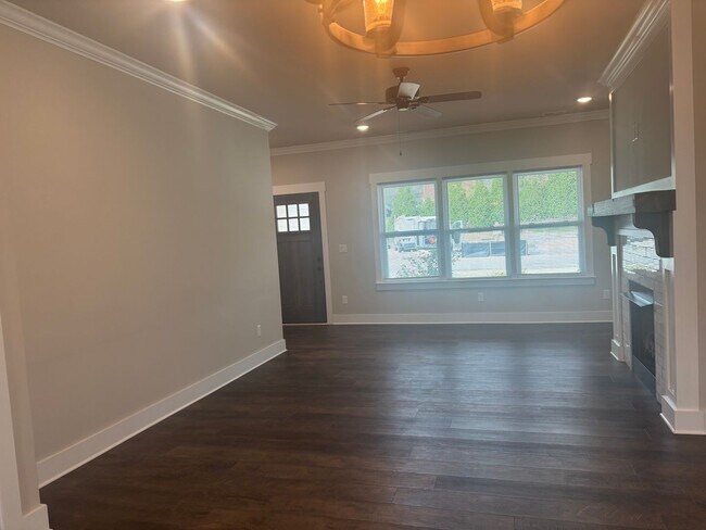 Foto del edificio - Beautiful New Build 4 Bed, 3.5 Bath, 2 Car Garage - Community Pool & Walking Trail!