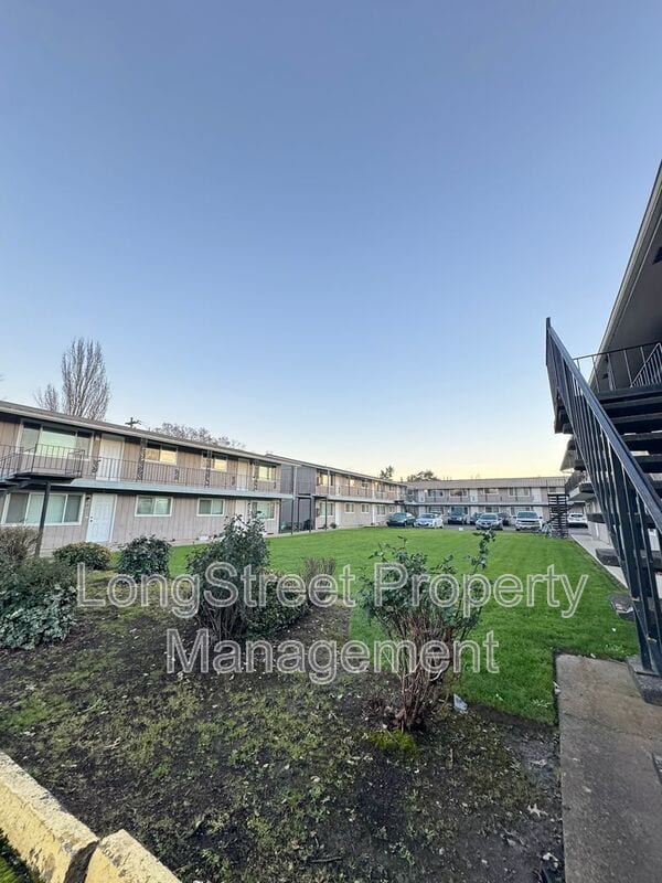 Foto del edificio - 970 NW Garfield Ave