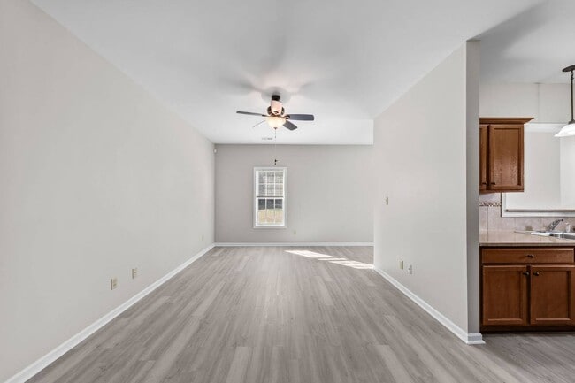 Building Photo - 122 Sherman Ct