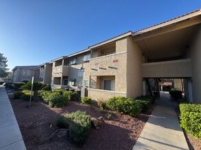Building Photo - 7200 W Pirates Cove Rd