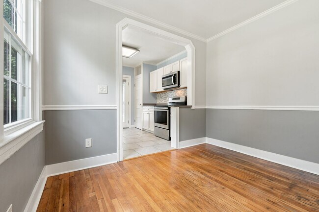 Foto del edificio - Charming 3-bedroom, 2-bath Cape Cod with a fenced yard, minutes from downtown!