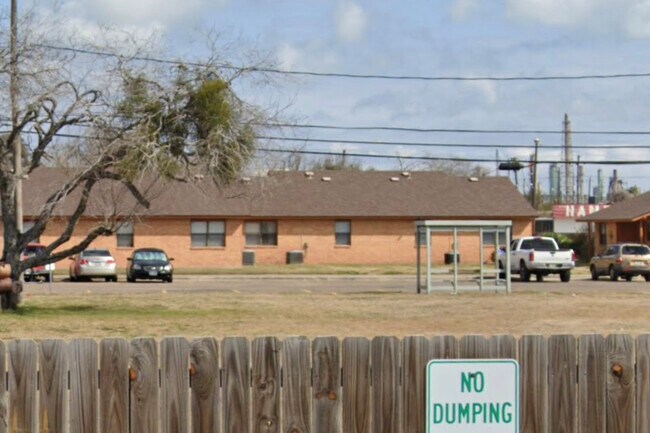 Building Photo - 509 Old Robstown Rd