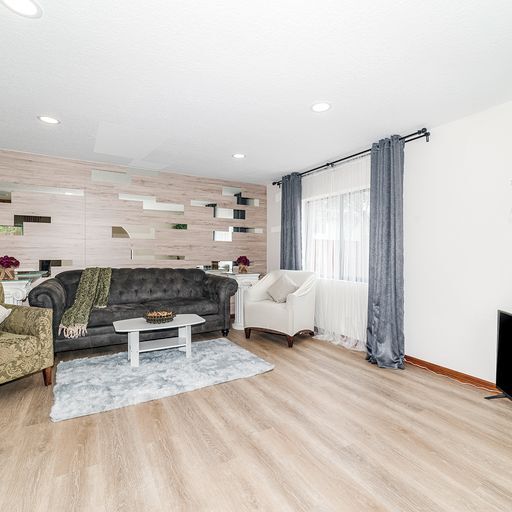 Building Photo - 2040 Oak Meadow Cir
