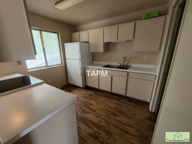 Building Photo - 3 Bedroom Duplex