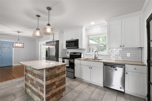 Foto del edificio - 2663 Forrest Rd