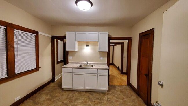 Foto del edificio - Remodeled Spacious Two Bedroom Lower Duplex!