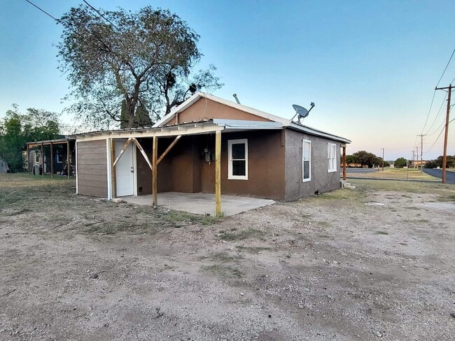 Building Photo - 2310 Runnels St