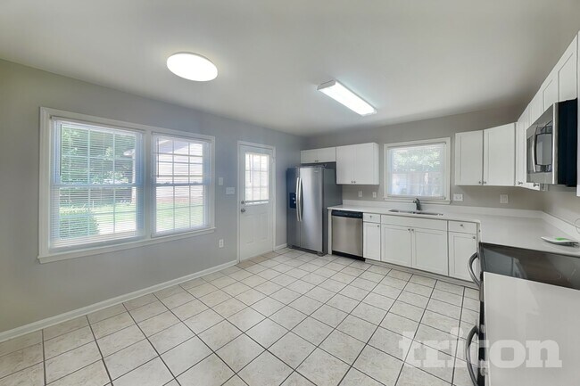 Foto del edificio - 7400 Palmetto Ct