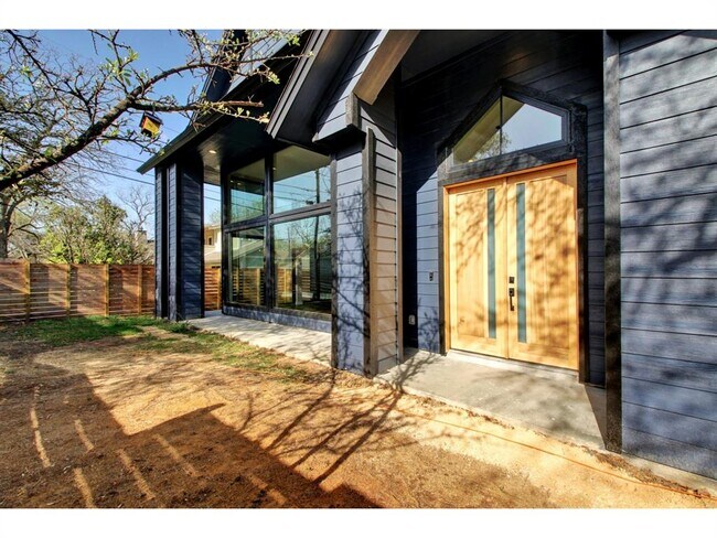 Building Photo - 4412 Caswell Ave