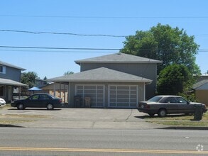 Building Photo - 570 NW Walnut Blvd