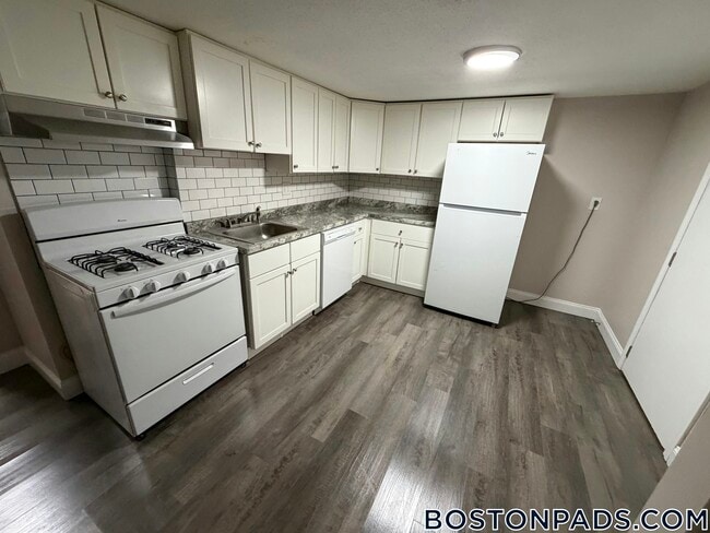 Foto del edificio - 887 Varnum Ave