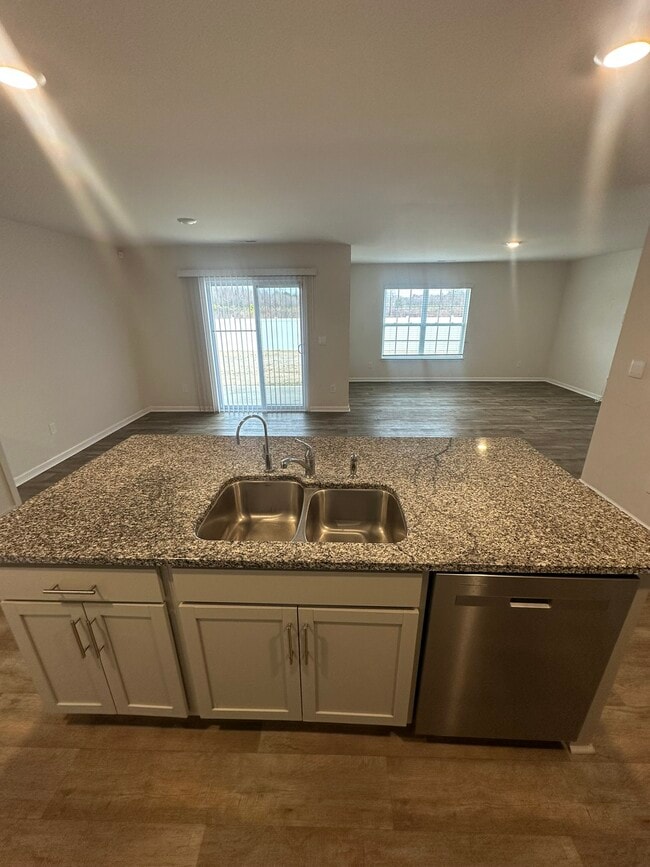 Foto del edificio - 7705 Sand Pit Rd