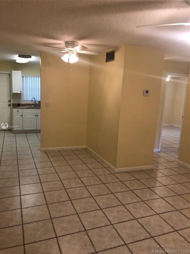 Foto del edificio - 1841 SW 22nd St