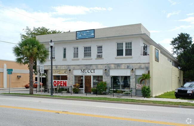 Building Photo - Lara Lena Apartments