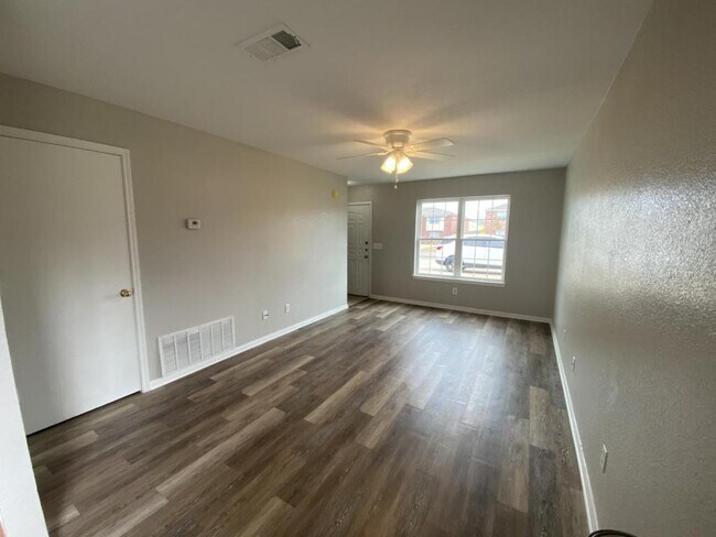 Building Photo - 2807 Cantabrian Dr