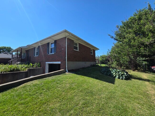 Foto del edificio - 521 Stonehaven Dr
