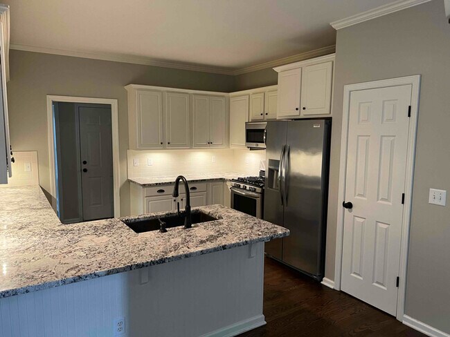Building Photo - 3113 Bishops Way