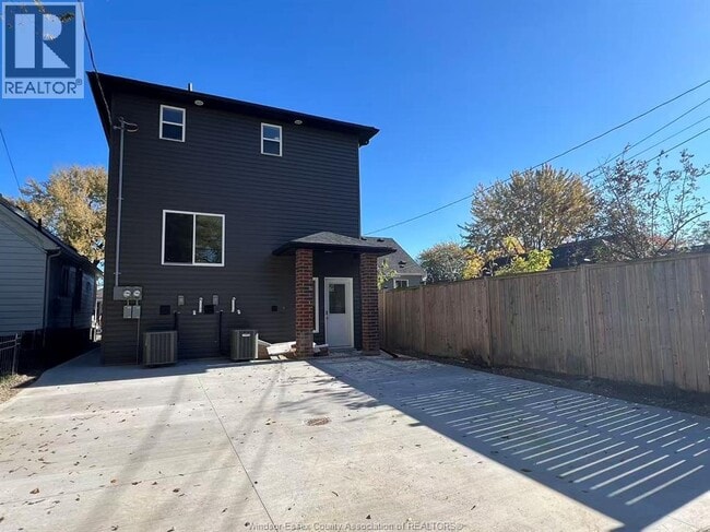 Building Photo - 917 McKay Ave