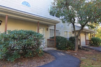 Building Photo - 1902 Rosewood Ct