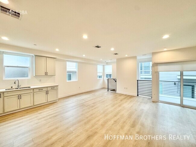 Building Photo - 14252 1/2 Roscoe Blvd Panorama City, CA 91402