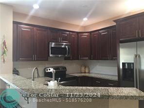 Foto del edificio - 8851 N Isles Cir