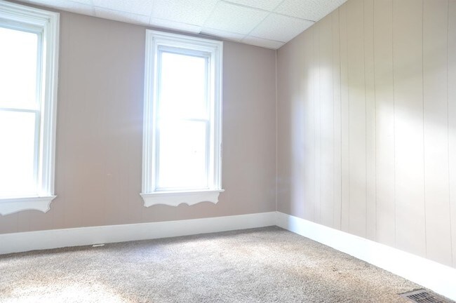 Foto del edificio - 401 N Shabbona St