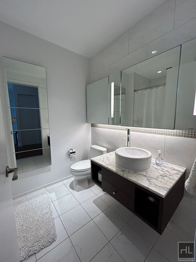 Foto del edificio - Lease Break!!!  Bright Luxury Midtown 2 Be...