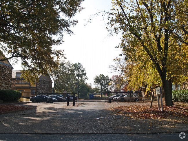 Building Photo - The Villas at Willow Creek