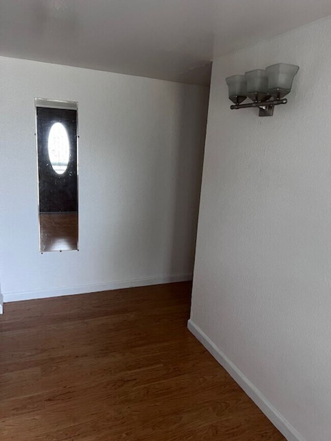 Foto del edificio - 4 BEDROOM HOME