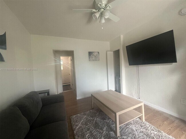 Foto del edificio - 200 NW 13th St