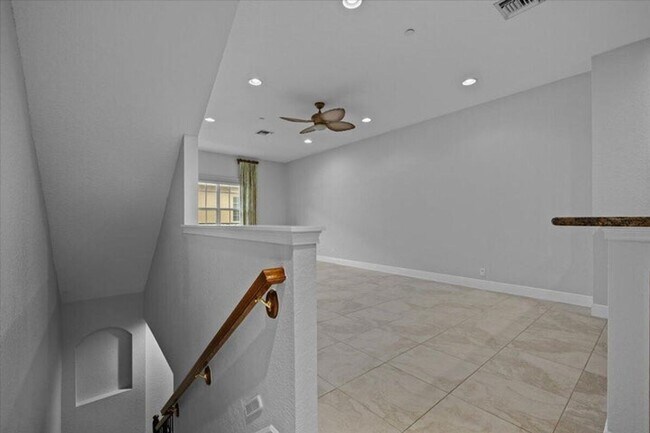 Foto del edificio - 4902 Vine Cliff Way E