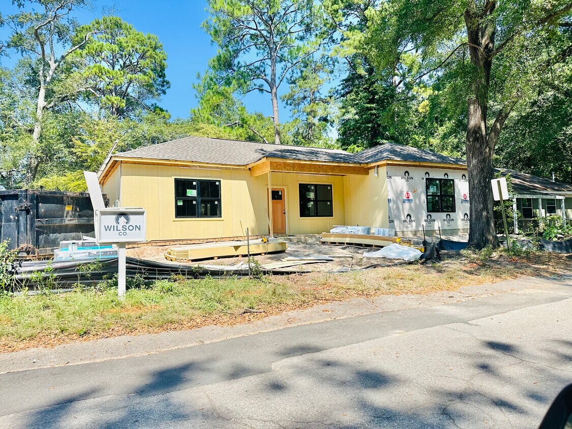 Foto principal - 2705 Superior St