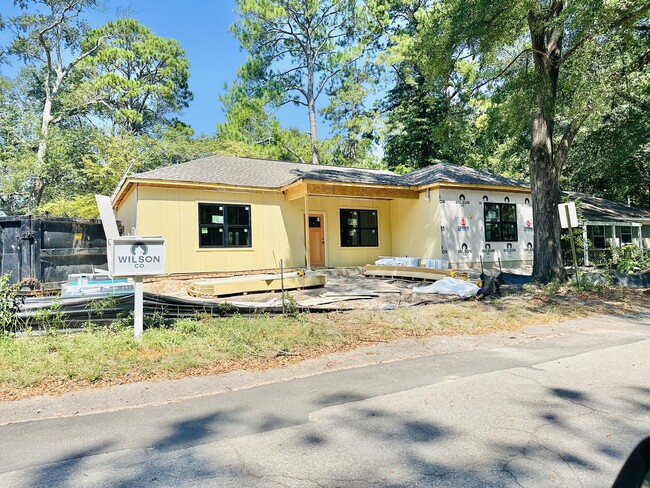 Building Photo - 2705 Superior St