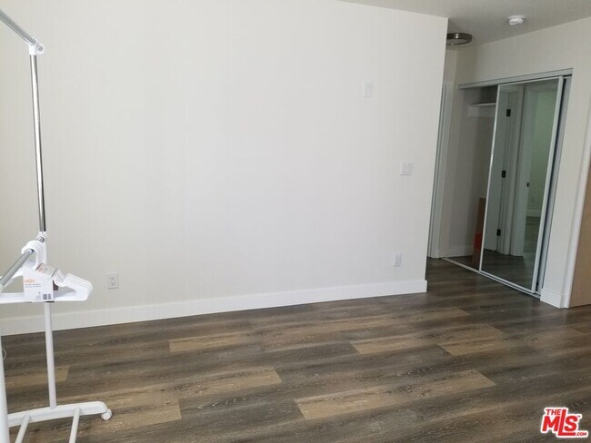 Foto del edificio - 7821 S Normandie Ave