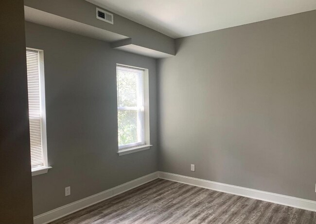 Foto del edificio - 2424 E Fayette St