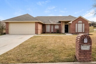 Building Photo - 100 Sandlewood Ln