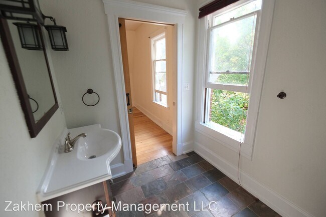 Building Photo - 3 br, 2.5 bath House - 1535 N Saint Paul St