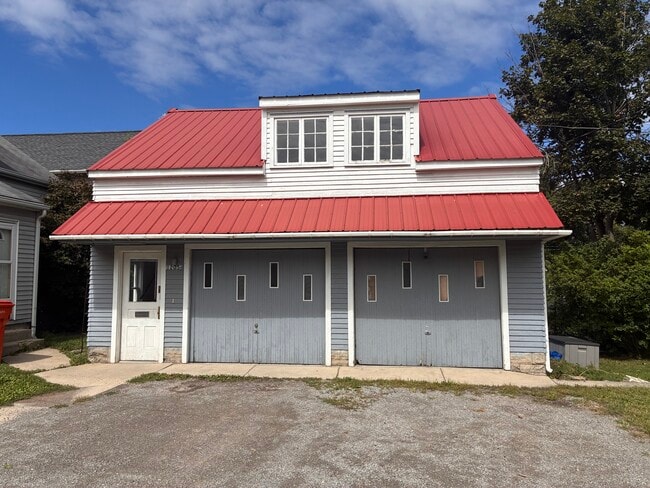 Building Photo - 1205 Summit St
