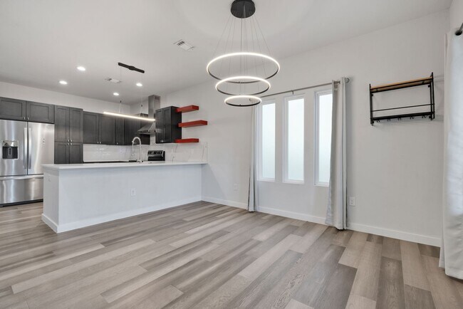 Foto del edificio - Modern Comfort Minutes from Downtown