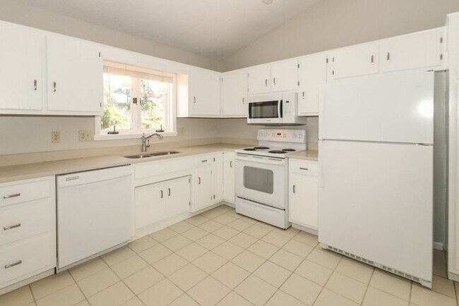 Foto del edificio - Walk from this Charming Home To The Carmel Arts District!