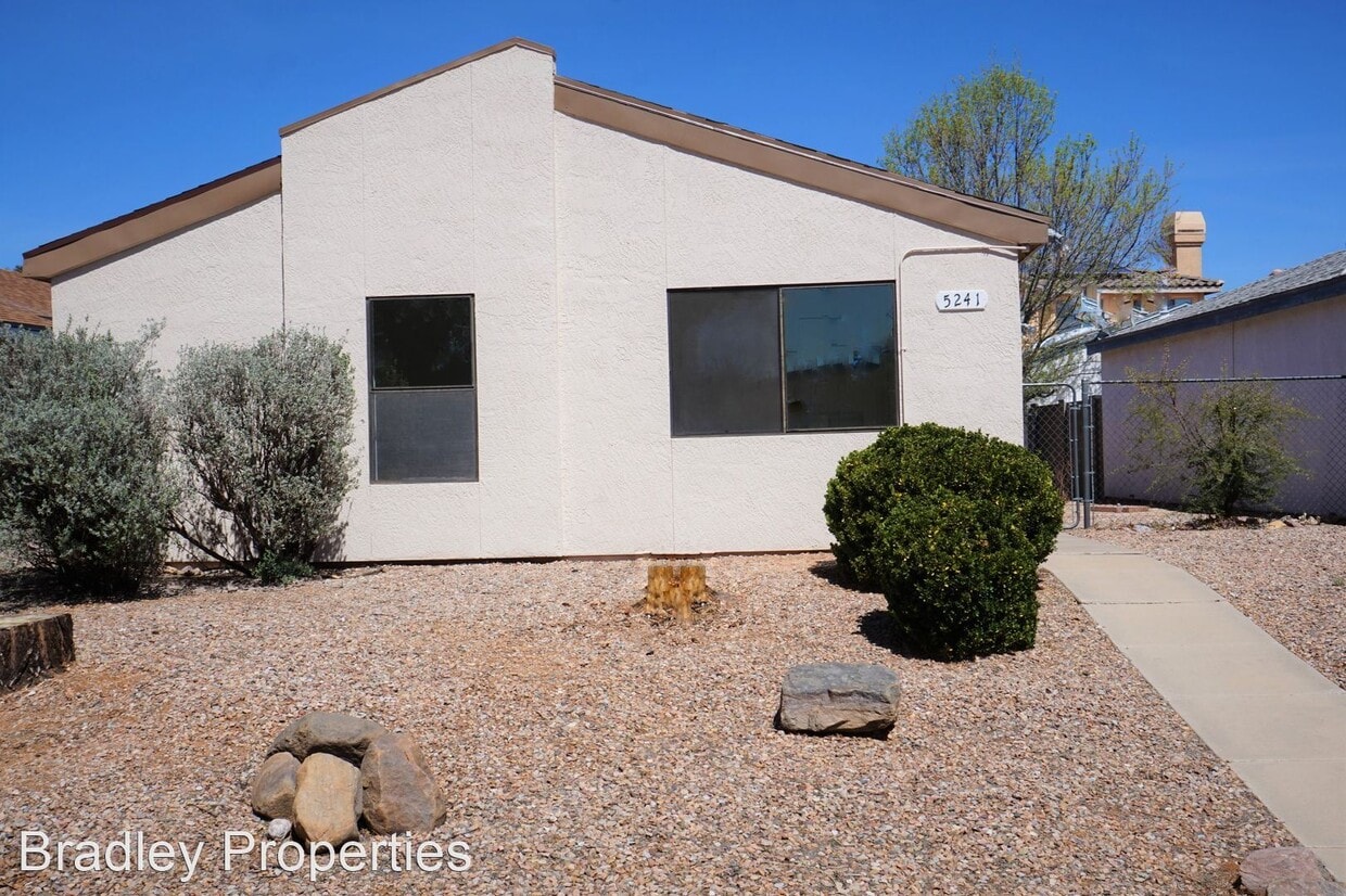 Primary Photo - 3 br, 2 bath House - 5241 Desert Shadow