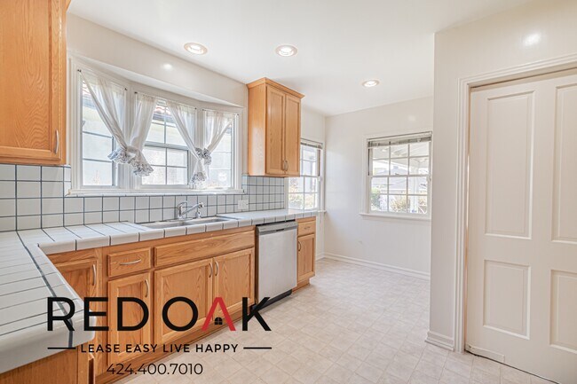 Foto del edificio - 10374 La Grange Ave