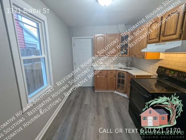 Photo - 1321 Birch St House