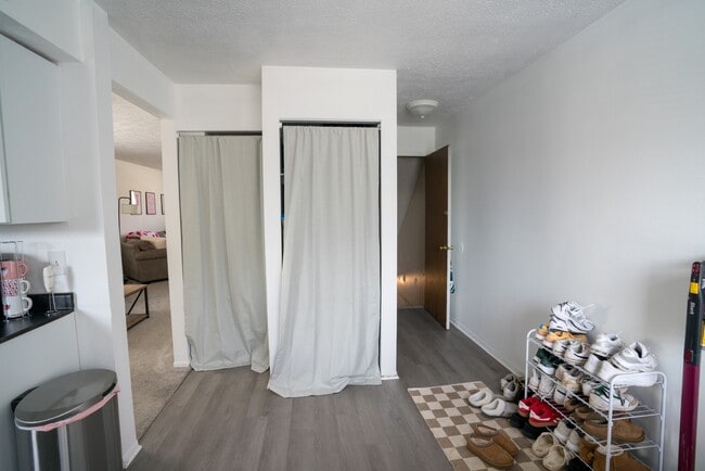 Foto del edificio - 923 Burcham Dr