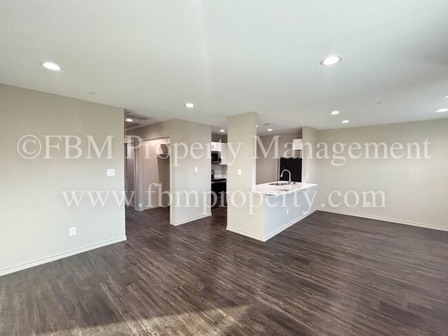 Building Photo - 1203 N Clay St